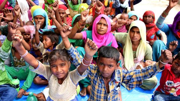 Brick-kiln labourers and their families holding a dharna opposite the mini-secretariat in Bathinda on Friday.(Sanjeev Kumar/HT)