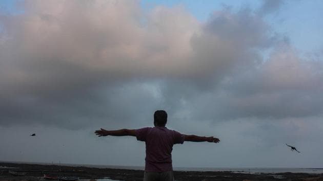 The city recorded its lowest pollution levels since cyclone Ockhi brushed past Mumbai on December 6 last year, when AQI levels had plunged to 43 (good).(HT File)