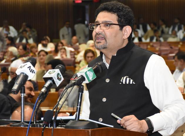 Pakistan's Finance Minister Miftah Ismail presenting the annual fiscal budget for 2018-19 at the Parliament House building in Islamabad. Pakistan's economy is set to record its fastest growth since 2005 during the current fiscal year, authorities said.(AFP/PID) Pakistan's Finance Minister Miftah Ismail presenting the annual fiscal budget for 2018-19 at the Parliament House building in Islamabad. Pakistan's economy is set to record its fastest growth since 2005 during the current fiscal year, authorities said.(AFP/PID)
