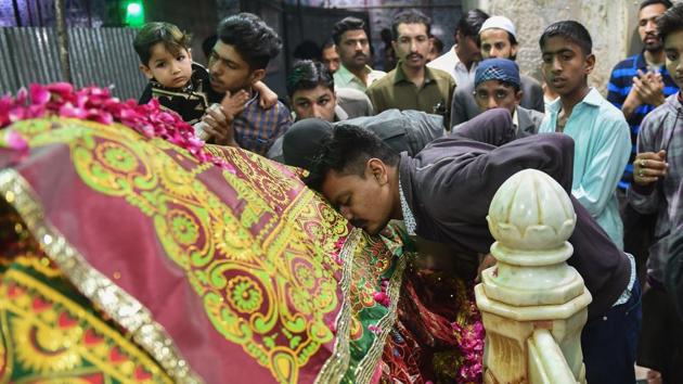 Devotees gather around the grave of Sufi Saint Abdullah Shah Ghazi at his Shrine in Karachi. Embraced widely as a part of Pakistan’s national identity, qawwali has played a key unifying role, with city-dwellers and villagers flocking to Sufi shrines for concerts. (Rizwan Tabassum / AFP) 