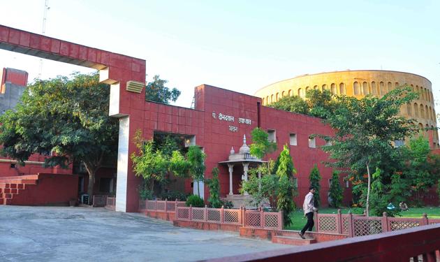 BJP councillor Anil Sharma has written a letter to Jaipur mayor Ashok Lahoty, suggesting that he change the arrangements at the municipal corporation’s headquarters as per Vastu Shastra. (HT File Photo) BJP councillor Anil Sharma has written a letter to Jaipur mayor Ashok Lahoty, suggesting that he change the arrangements at the municipal corporation’s headquarters as per Vastu Shastra. (HT File Photo)