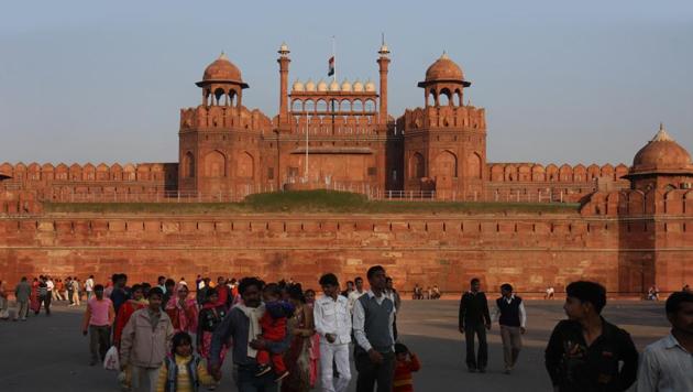 The Dalmia Bharat Group will maintain the Red Fort and build basic infrastructure around it. It has committed a sum of Rs 25 crore for the purpose over a period spanning five years.(Virendra Singh Gosain/HT File Photo)