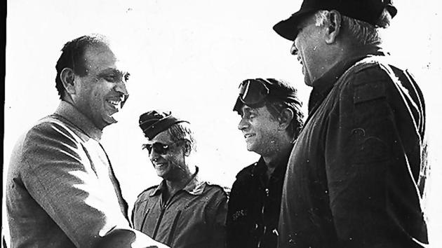 Then defence minister VP Singh greeting the three service chiefs during Operation Brasstacks in 1987.(HT Photo) Then defence minister VP Singh greeting the three service chiefs during Operation Brasstacks in 1987.(HT Photo)