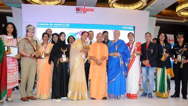Uttar Pradesh chief minister Yogi Adityanath with awardees at the HT Woman Award function in Lucknow on Sunday.(Dheeraj Dhawan/HT Photo)