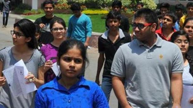 More than 10,00,000 students appeared in the JEE Main 2018 offline exam held on April 8 and more than 200,000 candidates took the online exam on April 15 and April 16, CBSE said. (HT File Photo) More than 10,00,000 students appeared in the JEE Main 2018 offline exam held on April 8 and more than 200,000 candidates took the online exam on April 15 and April 16, CBSE said. (HT File Photo)