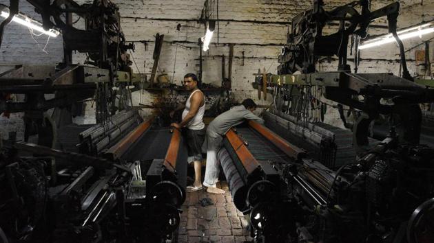 The hundred factories are still holding on because there is still demand from the disaster relief segment. But Pawan Garg, president of the All India Woollen & Shoddy Mills Association believes the end is near as even they have started rejecting shoddy blankets on grounds of quality. And ranging between Rs 80 and Rs 250 each the Chinese blankets are cheaper than shoddy’s Rs 70 and Rs 300 range. (Vipin Kumar / HT Photo) 