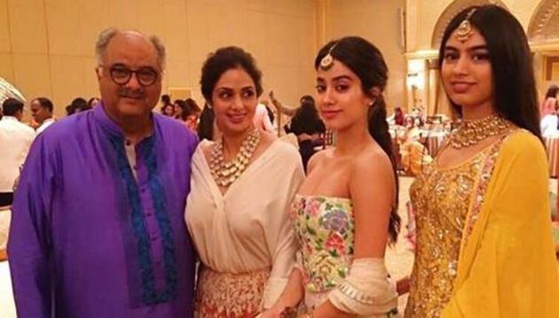 Janhvi and Khushi Kapoor with their parents in happier times.(Sridevi.kapoor/Instagram)