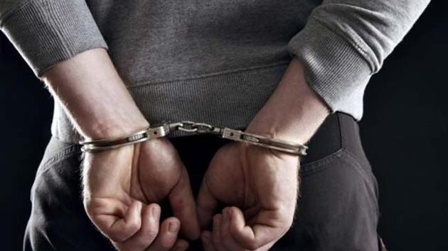 A 38-year-old man on Sunday, was arrested for allegedly robbing a railway announcer’s purse from her office in Ghansoli, last week.(HT File (Representational Image))