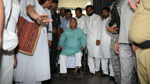AIIMS decided to refer former Bihar chief minister Lalu Prasad Yadav to the Rajendra Institute of Medical Sciences (RIMS) at Ranchi after a medical board confirmed a marked improvement in his condition. Prasad was being monitored by a team of specialists from the endocrinology, cardiology, nephrology, neurology and surgery departments during his stay at the premier medical institute. (Arvind Yadav / HT Photo ) AIIMS decided to refer former Bihar chief minister Lalu Prasad Yadav to the Rajendra Institute of Medical Sciences (RIMS) at Ranchi after a medical board confirmed a marked improvement in his condition. Prasad was being monitored by a team of specialists from the endocrinology, cardiology, nephrology, neurology and surgery departments during his stay at the premier medical institute. (Arvind Yadav / HT Photo )