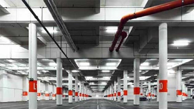 The city is set to get its first two underground parking lots – one under Raosaheb Patwardhan Park at Bandra’s Linking Road and another under Jhula Maidan, near Mumbai Central.(HT File Photo / Representational image)