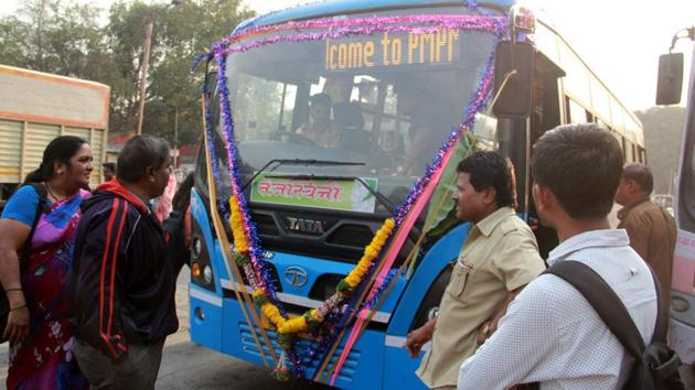 A public interest litigation (PIL) filed by city-based advocate Asim Sarode in the high court had raised the issue of exploitation of passengers by private bus operators.(HT PHOTO)