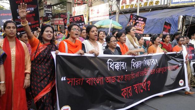 Bharatiya Janata Party (BJP) supporters protest against violence during the nomination process for the West Bengal panchayat polls, Shyambazar crossing, Kolkata, April 24, 2018 (Samir Jana/HT)