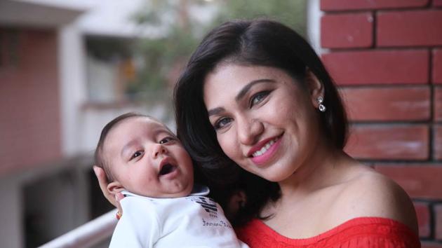 Playback singer Tulsi Kumar with her four-month-old son, Shivaay, at her home at Jaipur, Rajasthan.(Photo: Himanshu Vyas/ HT PHoto)