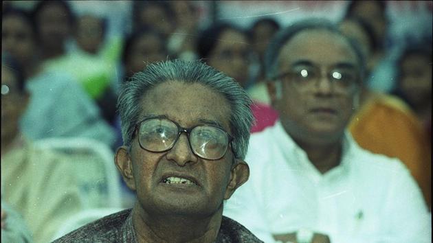 Ashok Mitra, the first Left Front finance minister of West Bengal, died in Kolkata at the age of 90.(HT Archives) Ashok Mitra, the first Left Front finance minister of West Bengal, died in Kolkata at the age of 90.(HT Archives)
