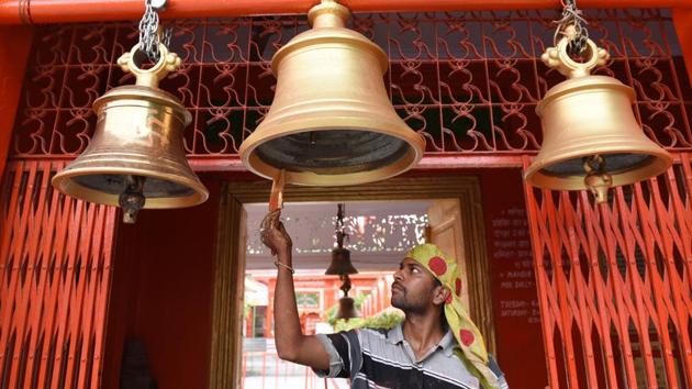 The Hanuman temple in Aliganj being decked up ahead of Bada Mangal.(Subhankar Chakraborty/HT Photo)