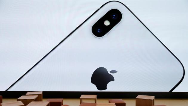 FILE PHOTO: An iPhone X is seen on a large video screen in the new Apple Visitor Center in Cupertino, California, U.S., November 17, 2017. REUTERS/Elijah Nouvelage/File Photo(REUTERS) FILE PHOTO: An iPhone X is seen on a large video screen in the new Apple Visitor Center in Cupertino, California, U.S., November 17, 2017. REUTERS/Elijah Nouvelage/File Photo(REUTERS)