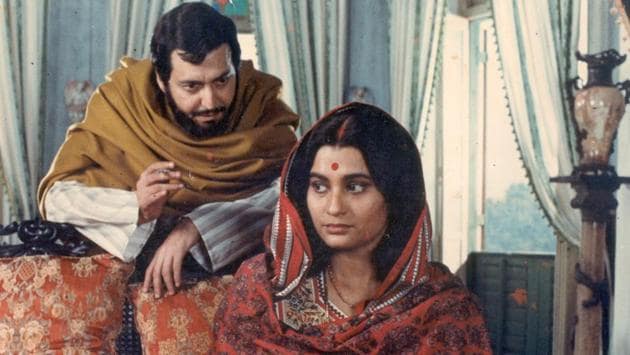 Satyajit Ray’s films realistically addressed the relationships of women across society, not shying away from depicting his female protagonists outside their homes, or addressing their conflicts. Ghare Bhaire (1984) adapts Tagore’s novel and presents the emancipation of women and its effect on their lives and pre-existing relationships in the aftermath of Curzon’s partition of Bengal. (HT Photo)