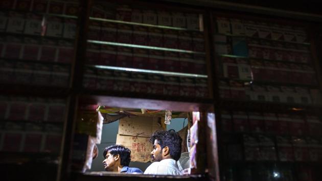 Vendors are illuminated by solar-powered bulbs at a stall at night in Sujawal. Solar and wind energy contributed 3 percent to Pakistan’s electricity generation, or about 300 megawatts as of March, according to brokerage firm Arif Habib Ltd. (Asim Hafeez / Bloomberg) Vendors are illuminated by solar-powered bulbs at a stall at night in Sujawal. Solar and wind energy contributed 3 percent to Pakistan’s electricity generation, or about 300 megawatts as of March, according to brokerage firm Arif Habib Ltd. (Asim Hafeez / Bloomberg)