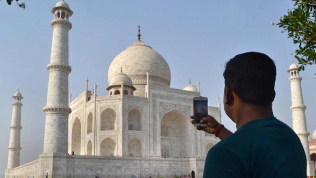 A man clicks a picture of Taj Mahal in Agra on Tuesday.(PTI)