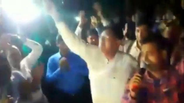 No one was injured in the firing but the irresponsible behaviour of the senior police officer has drawn widespread criticism. (Screengrab) No one was injured in the firing but the irresponsible behaviour of the senior police officer has drawn widespread criticism. (Screengrab)
