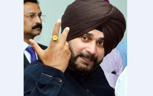 Punjab local bodies minister Navjot Singh Sidhu addressing a press conference in Amritsar on Wednesday.(Sameer Sehgal/HT)