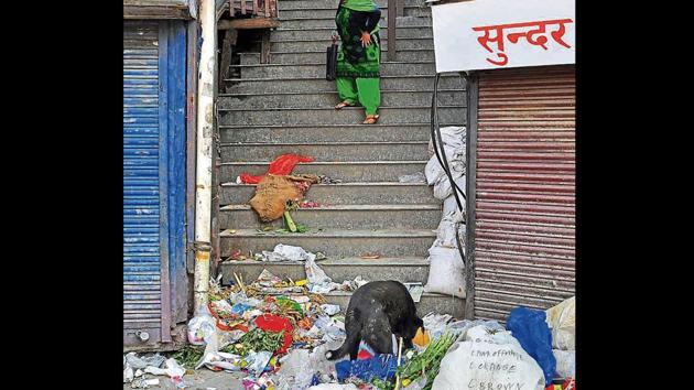 Trash strewn on a street at Lower Bazaar in Shimla on Tuesday.(Deepak Sansta/HT)