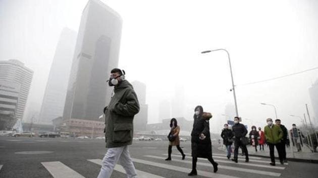 A man wearing a respiratory protection mask walks toward an office building during the smog after a red alert was issued for heavy air pollution in Beijing's central business district, China.(Reuters File Photo) A man wearing a respiratory protection mask walks toward an office building during the smog after a red alert was issued for heavy air pollution in Beijing's central business district, China.(Reuters File Photo)