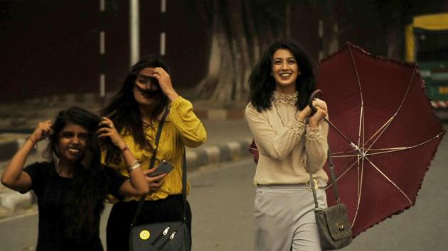 Girls enjoying the weather in Chandigarh on Wednesday afternoon. (Karun Sharma/ht)