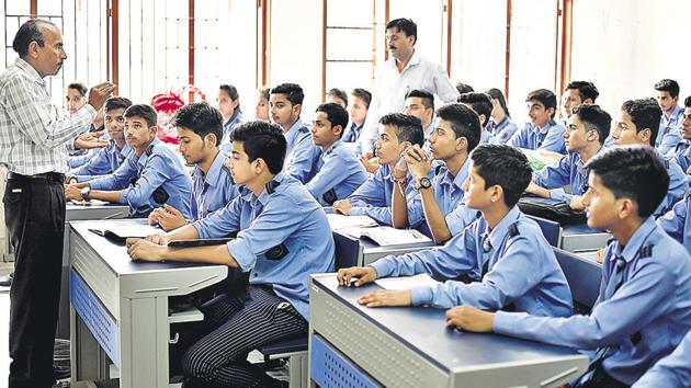 The government says students are the most receptive to health messages who may bring about the desired behaviour change in their homes and their surrounding environment.(Burhaan Kinu/HT File Photo)