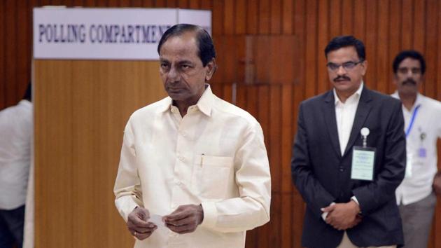 Telangana chief minister K Chandrasekhar Rao will hold talks with Samajwadi Party president Akhilesh Yadav in Hyderabad on Wednesday. Rao has already met with Trinamool Congress president Mamata Banerjee, JD(S) leader HD Deve Gowda, DMK working president MK Stalin, Jharkhand Mukti Morcha leader Hemanth Soren and Chhattisgarh leader Ajit Jogi in his bid to gather support for a federal front of regional parties as an alternative to the Congress and the BJP. (PTI File) Telangana chief minister K Chandrasekhar Rao will hold talks with Samajwadi Party president Akhilesh Yadav in Hyderabad on Wednesday. Rao has already met with Trinamool Congress president Mamata Banerjee, JD(S) leader HD Deve Gowda, DMK working president MK Stalin, Jharkhand Mukti Morcha leader Hemanth Soren and Chhattisgarh leader Ajit Jogi in his bid to gather support for a federal front of regional parties as an alternative to the Congress and the BJP. (PTI File)