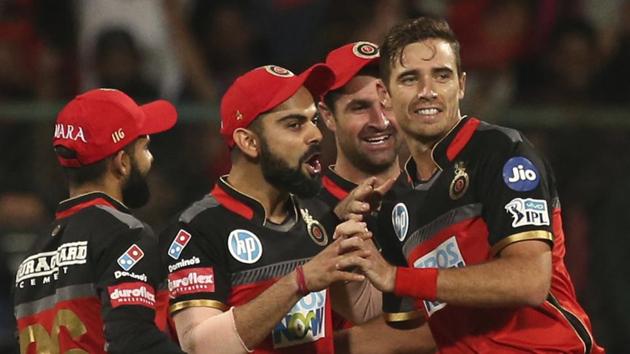 Royal Challengers Bangalore (RCB) captain Virat Kohli (2nd left) celebrates with teammates after the fall of Mumbai Indians batsman Hardik Pandya during 2018 Indian Premier League (IPL 2018) match in Bengaluru on Wednesday. (AP)