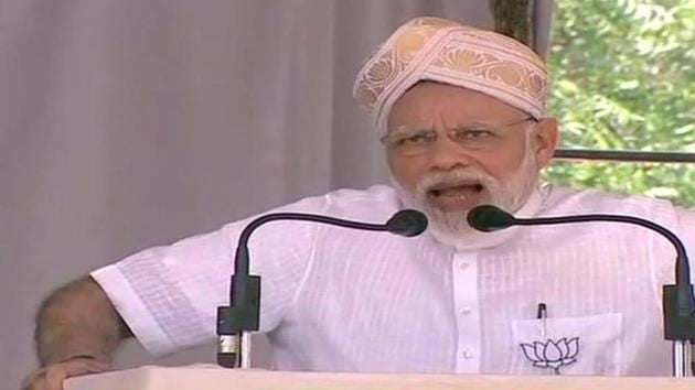 Prime Minister Narendra Modi addressing a public rally in Kalaburagi, Karnataka.(ANI Photo)