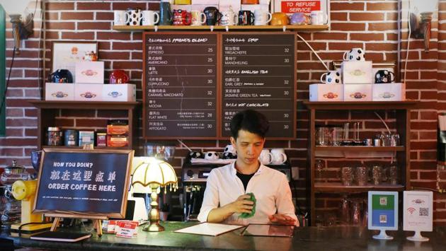 Many have called for Sohu to re-up on its Friends rights, with others offering advice on where to download pirated episodes of the Emmy-winning show, which originally aired in the United States from 1994-2004. (AFP) Many have called for Sohu to re-up on its Friends rights, with others offering advice on where to download pirated episodes of the Emmy-winning show, which originally aired in the United States from 1994-2004. (AFP)