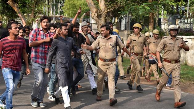 Students clashed at Aligarh Muslim University on Wednesday over a portrait of Jinnah, the founder of Pakistan, that has been on campus since 1938.(PTI) Students clashed at Aligarh Muslim University on Wednesday over a portrait of Jinnah, the founder of Pakistan, that has been on campus since 1938.(PTI)
