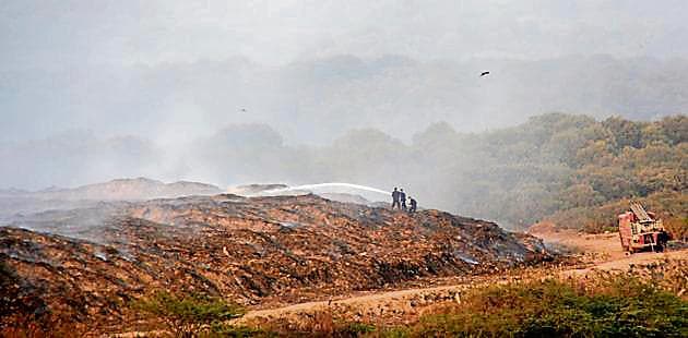 Deonar dump yard has witnessed several fires over the years.(HT File)