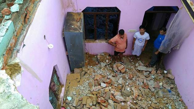 A house collapsed in the Wednesday night's storm, at Vaishno Colony in Agra on May 3.(PTI Photo) A house collapsed in the Wednesday night's storm, at Vaishno Colony in Agra on May 3.(PTI Photo)