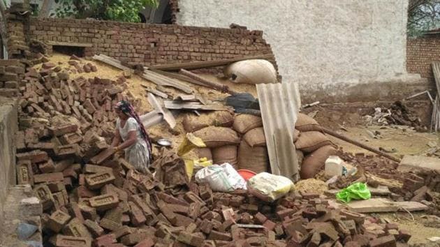 Houses destroyed in Wednesday’s dust storm in Bharatpur.(HT Photo) Houses destroyed in Wednesday’s dust storm in Bharatpur.(HT Photo)