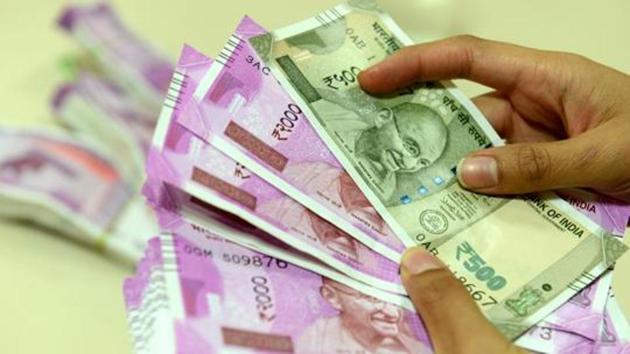 The rupee on Wednesday virtually ended steady at 66.66 against the US dollar.(Hemant Mishra/Mint)