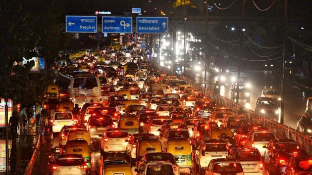 Apart from traffic snarls, 15 flights, including two international ones, were diverted due to the bad weather. The weather office has forecasted overcast skies along with the possibility of a drizzle on Thursday. (Raj K Raj / HT Photo) Apart from traffic snarls, 15 flights, including two international ones, were diverted due to the bad weather. The weather office has forecasted overcast skies along with the possibility of a drizzle on Thursday. (Raj K Raj / HT Photo)