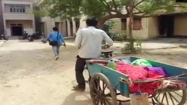 Kannauj man carrying his wife to the hospital in a hand cart as the ambulance refused to come to their village.(ANI Photo) Kannauj man carrying his wife to the hospital in a hand cart as the ambulance refused to come to their village.(ANI Photo)