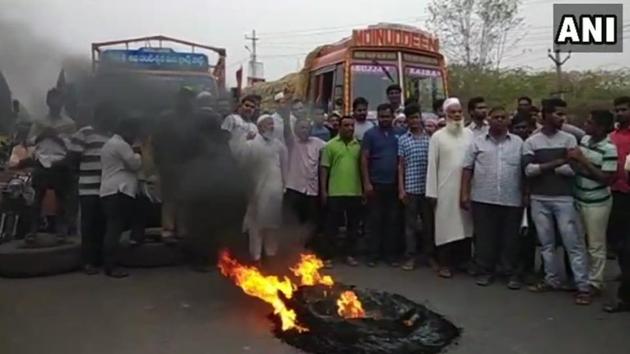 The alleged rape of a 9-year-old triggered massive protests in Dachepalli as thousands of people staged a sit-in on the state highway bringing the traffic to a grinding halt from Wednesday night to Thursday morning.(ANI photo)