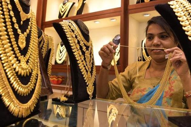 In May, PC Jeweller’s board had approved buy-back of shares worth <span class='webrupee'>₹</span>424 crore amid a sharp plunge in the stock price.(Bachchan Kumar/ Hindustan Times)