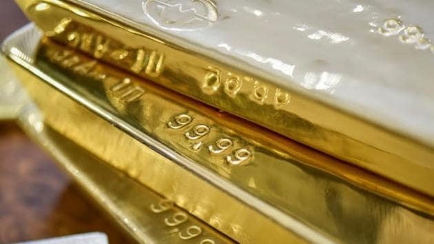 Gold prices fell 0.12% to $1,310 an ounce (28.34 grams), and silver by 0.15% to $16.37 an ounce in Singapore.(Reuters File Photo) Gold prices fell 0.12% to $1,310 an ounce (28.34 grams), and silver by 0.15% to $16.37 an ounce in Singapore.(Reuters File Photo)