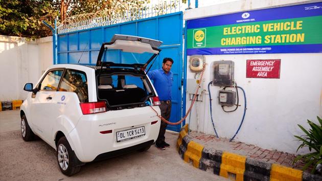 An electric vehicle charging station in New Delhi.(Pradeep Gaur/Mint File Photo)