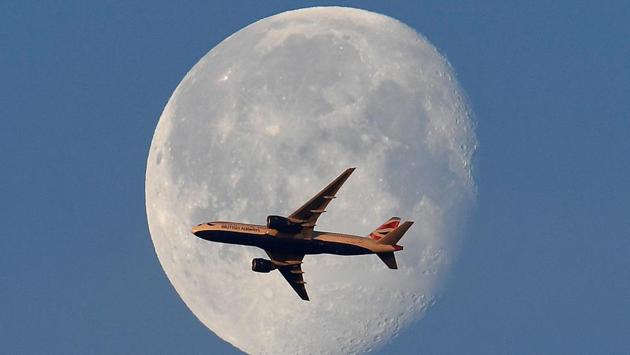 A British Airways passenger plane flies in front of the moon above London, Britain. (Toby Melville / REUTERS) A British Airways passenger plane flies in front of the moon above London, Britain. (Toby Melville / REUTERS)
