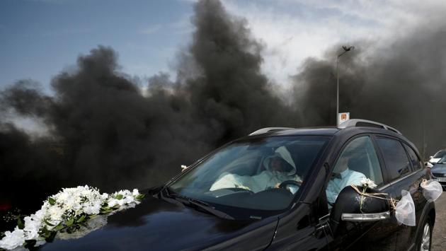 A bride sits in a car passing through clashes between Palestinians and Israeli troops near the Jewish settlement of Beit El, near Ramallah, in the West Bank. (Mohamad Torokman / REUTERS) A bride sits in a car passing through clashes between Palestinians and Israeli troops near the Jewish settlement of Beit El, near Ramallah, in the West Bank. (Mohamad Torokman / REUTERS)