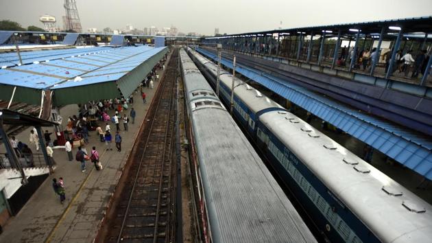 Almost 30% of trains ran late in financial year 2017-18, Indian Railways’ worst punctuality performance in three years, according to official data. From April 2017-March 2018, the punctuality of mail and express trains was 71.39%, down from 76.69% in the corresponding period of 2016-2017, which is a deterioration of 5.30%. (Sonu Mehta / HT File) Almost 30% of trains ran late in financial year 2017-18, Indian Railways’ worst punctuality performance in three years, according to official data. From April 2017-March 2018, the punctuality of mail and express trains was 71.39%, down from 76.69% in the corresponding period of 2016-2017, which is a deterioration of 5.30%. (Sonu Mehta / HT File)