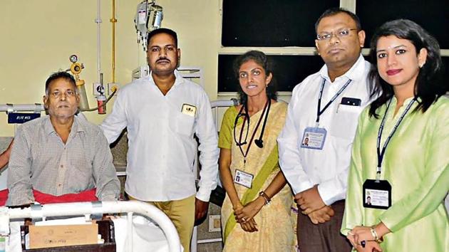 Patient Ram Ajoor (left) with donor Harjinder Singh and a team of doctors at the Christian Medical College and Hospital in Ludhiana on Friday.(HT Photo)