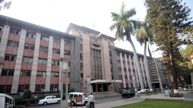 The nexus between PMC officials and contractors for rigging the bids was exposed in detail by Hindustan Times in a series of reports in October 2017.(HT FILE PHOTO)