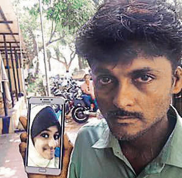 The victim’s father holds up a picture of her.(HT photo)